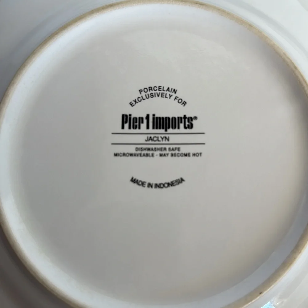 Set of 4 Pier 1 Jaclyn Collection Plates Pasta Bowls Blush Luster Damask Pattern